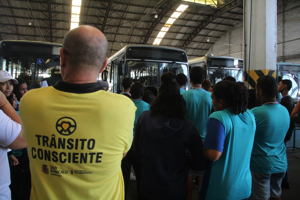 Aula Passeio leva alunos para conhecer empresa de transportes. Foto: Ascom/Prefeitura de São Gonçalo