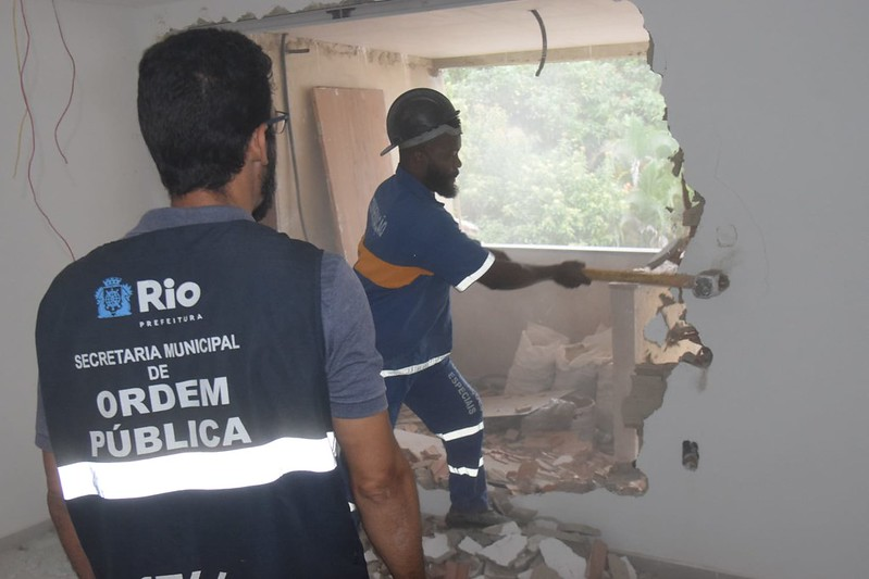 Prédio ilegal na Ilha da Gigoia é demolido. Foto: Fábio Costa/Prefeitura do Rio 