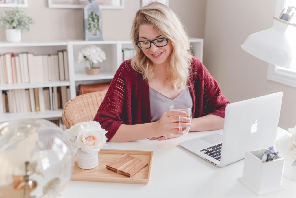 Estante Mágica com Vagas Efetivas e de Estágio Home Office