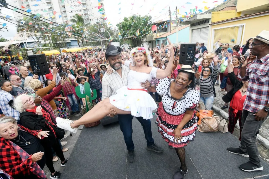 Festa Julina do Esmuti leva animação e alegria aos idosos. Foto: Prefeitura de Nova Iguaçu