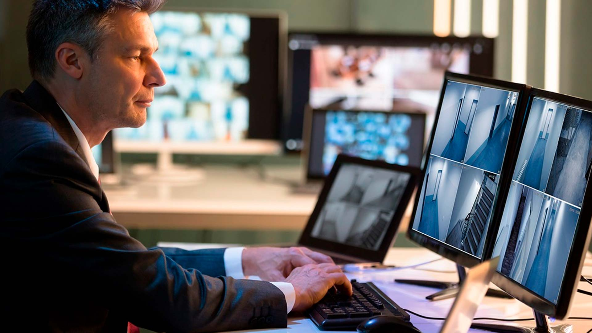 Observe Segurança: Vagas para Porteiro e Fiscal