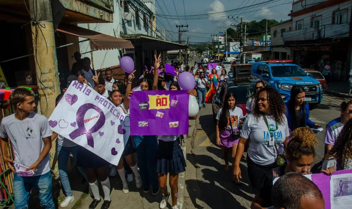 Caminhada em Japeri marca início do Agosto Lilás